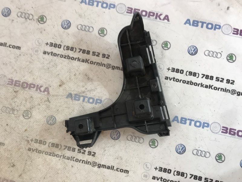 Кронштейн заднего бампера 30763440 Volvo XC60