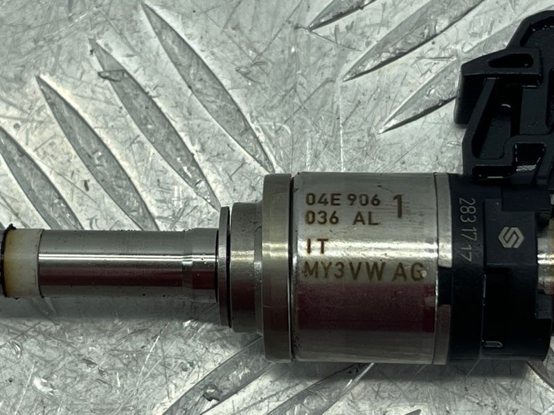 Паливна форсунка 04E906036AL Volkswagen Jetta