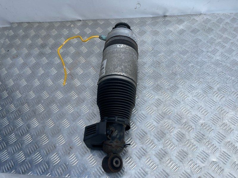 Стійка амортизатора пневмо 7L8616020F Audi Q7