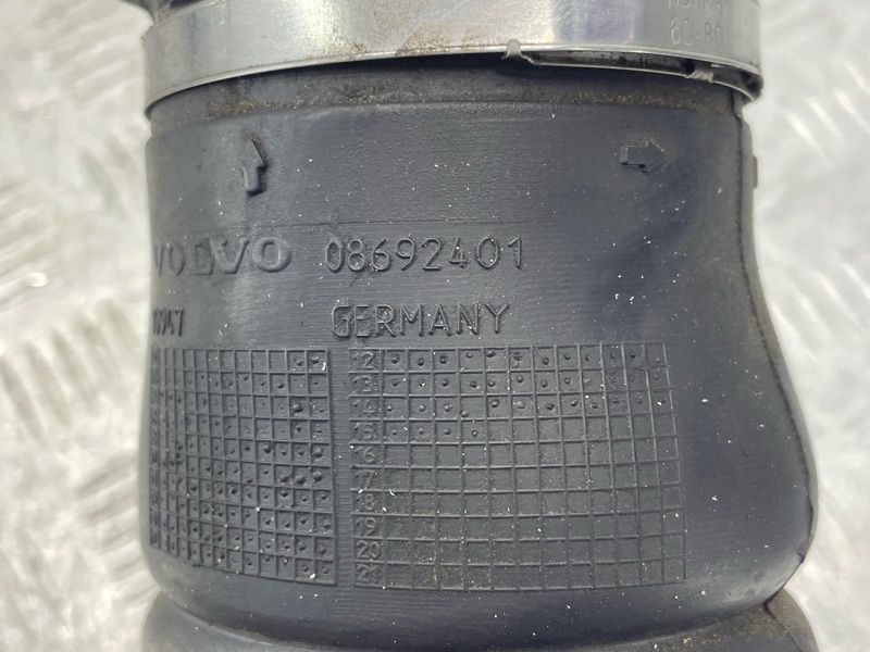 Патрубок 8692401 Volvo XC60