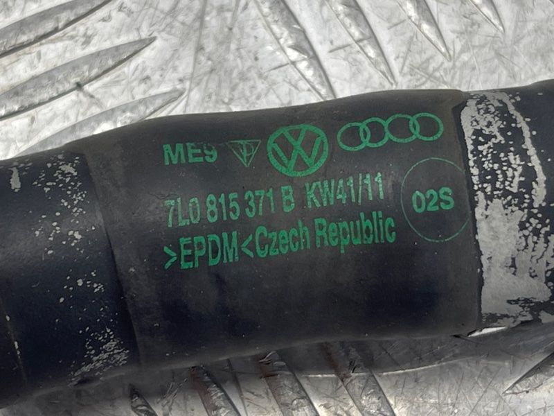 Патрубок системи охолодження 7L0815371B Audi Q7