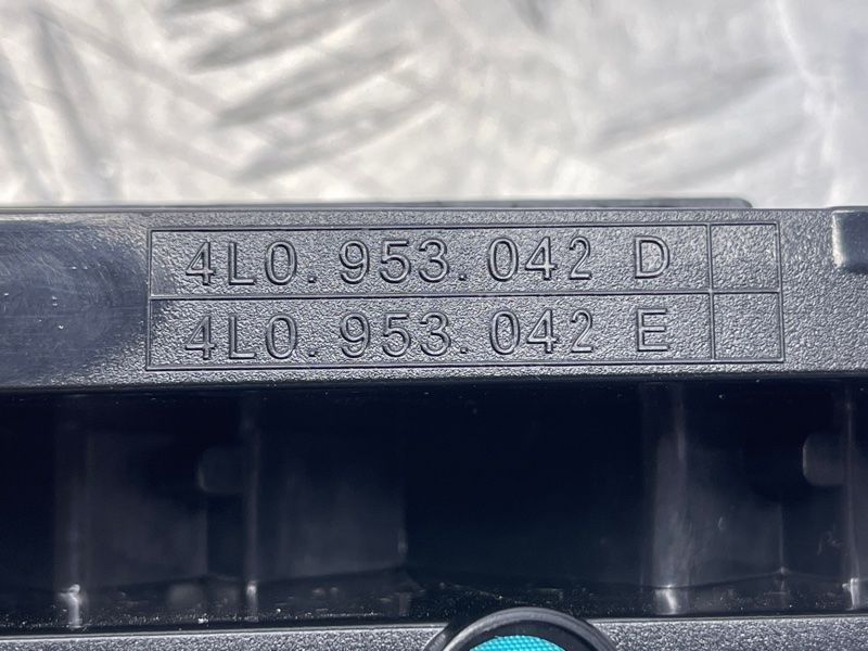Покажчик повороту LED 4L0953042D Audi Q7