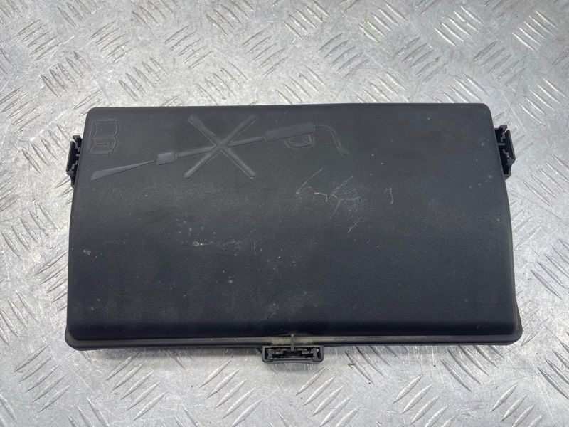 Крышка блока предохранителей 812461952 Chevrolet Colorado