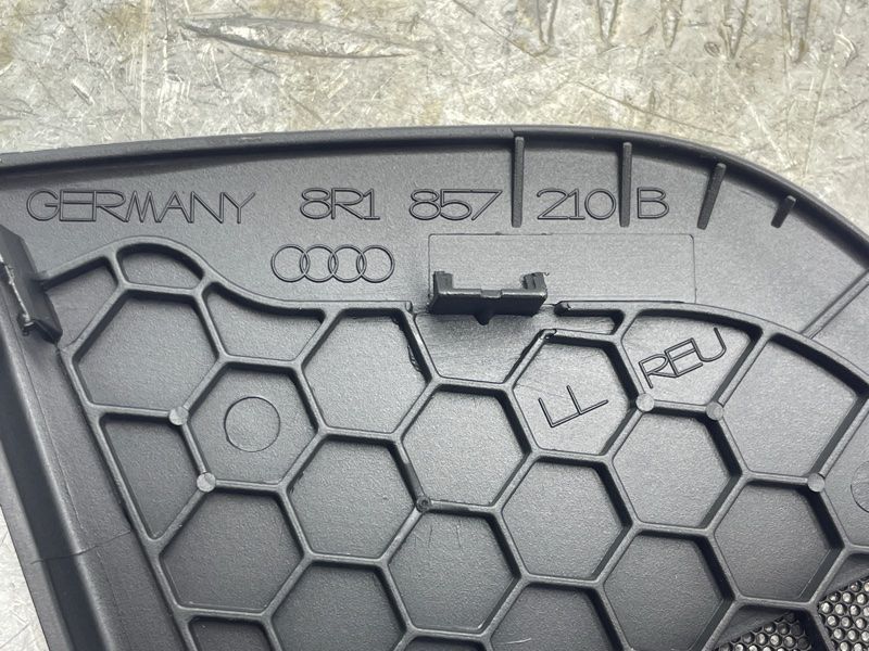 Накладка динамика / Сетка 8R1857210B Audi Q5