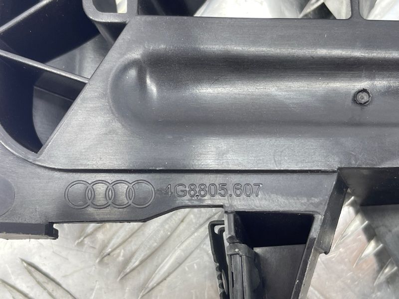 Кріплення фари Audi A7