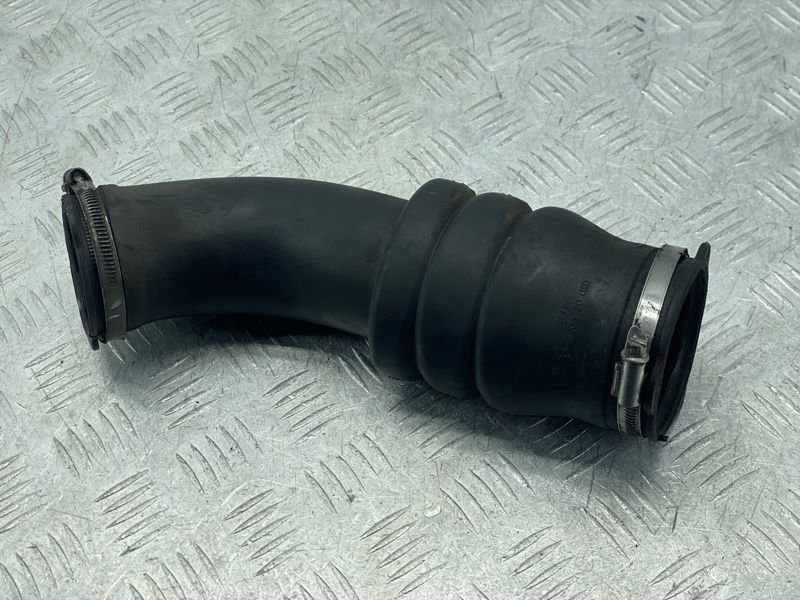 Патрубок 8692401 Volvo XC60
