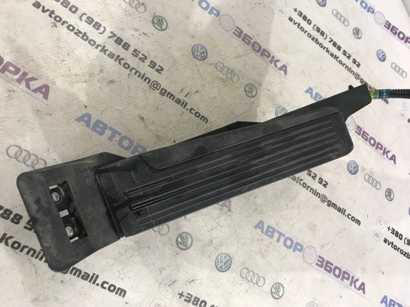 Педаль газа 180021NC0A Infiniti Q50