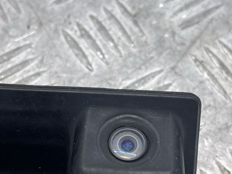 Кнопка замка кришки багажника з камерою 5N0827566AA Audi A6