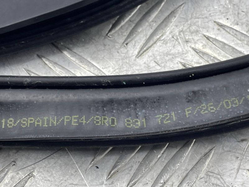 Ущільнювач дверей 8R0831721F Audi Q5