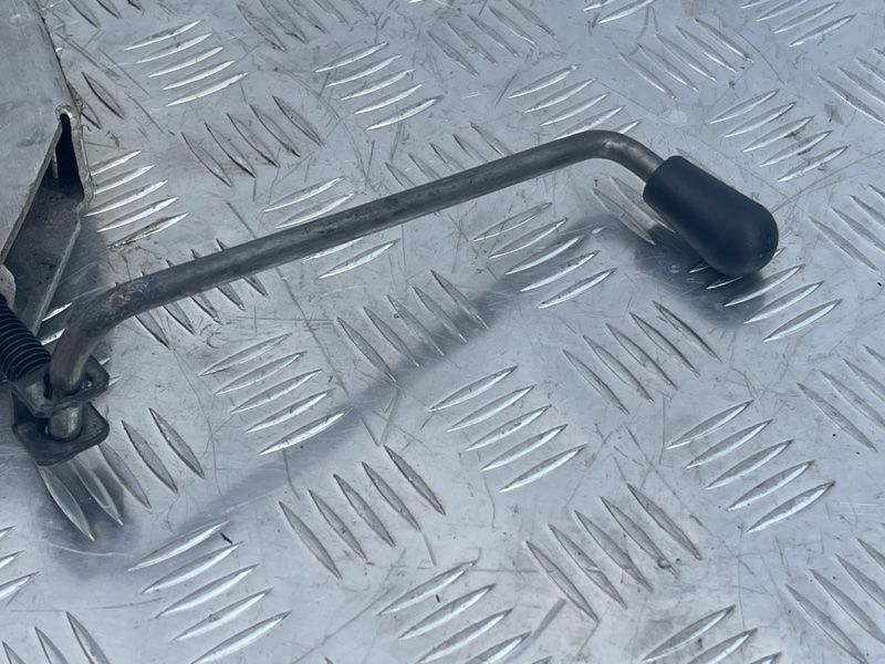 Домкрат 8L0011031A Audi A6