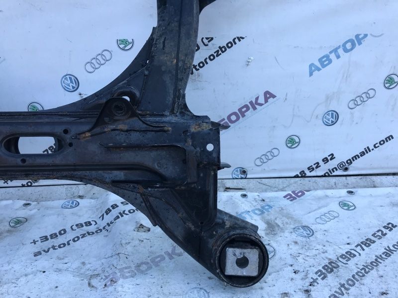 Підрамник передній 7P0400025 Volkswagen Touareg