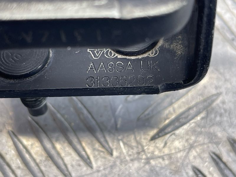 Петля кришки багажника 31335292 Volvo XC60