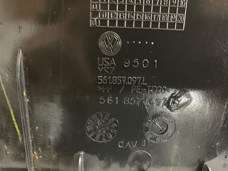 Бардачок / Вещевой ящик 561857097L Volkswagen Passat