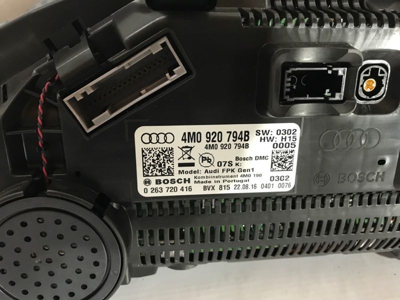 Комбинация приборов / Спидометр 4M0920794B Audi Q7