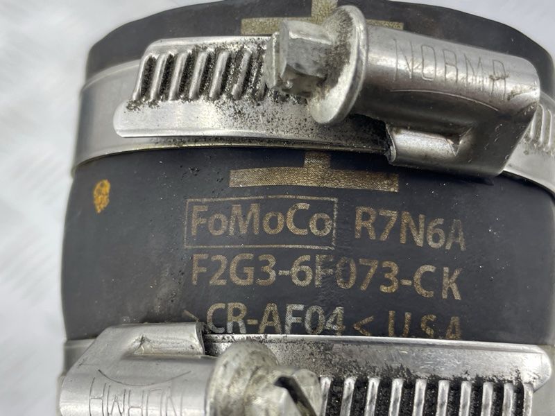 Патрубок интеркулера F2G36F073CK Ford Edge
