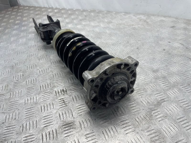 Стійка амортизатора в зборі з пружиною 7L8413032K Audi Q7