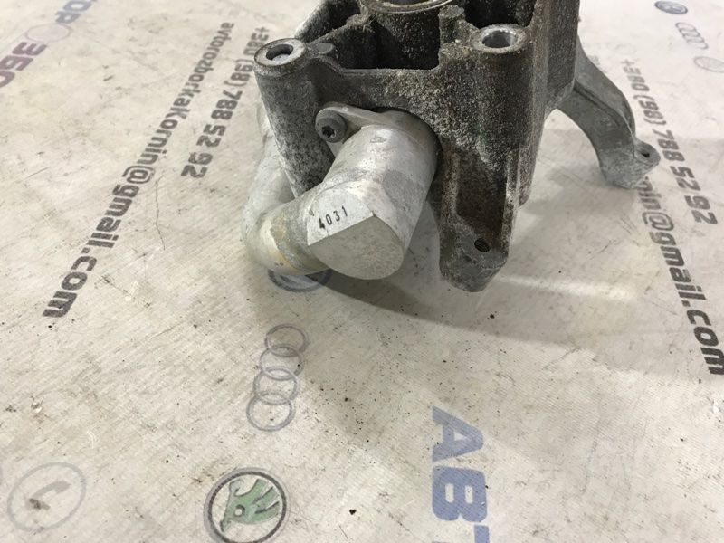 Кронштейн компрессора кондиционера 059145169BL Audi A6