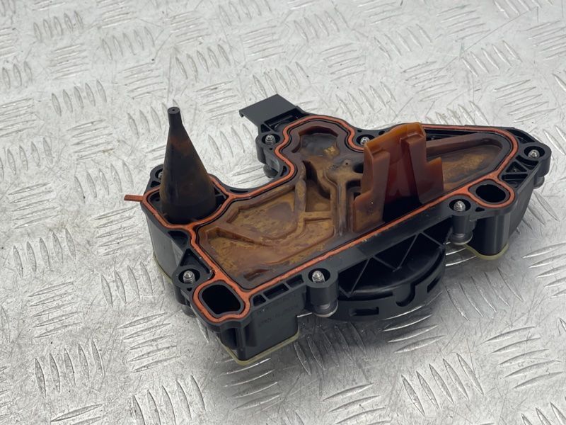 Оливовіддільник Volkswagen Passat
