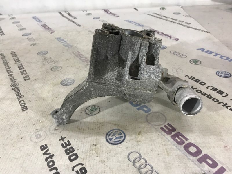 Кронштейн компрессора кондиционера 059145169BL Audi A6