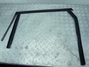 Направляющая стекла двери 4M0839431A Audi Q7