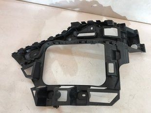 Направляюча заднього бампера 7P6807393A Volkswagen Touareg