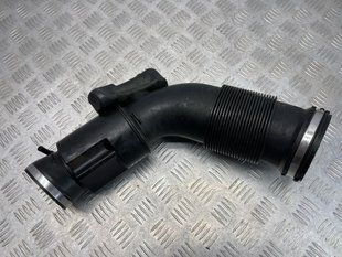 Патрубок повітряного фільтра 7P0129604A Volkswagen Touareg