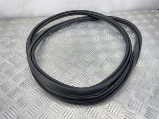 Уплотнитель двери 32245062 Volvo XC60