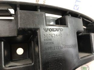 Кронштейн заднього бампера 30763440 Volvo XC60