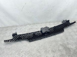 Направляюча переднього бампера центральна 7P6807200 Volkswagen Touareg Volkswagen Touareg