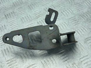 Кронштейн 4H0399656B Audi A8