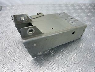 Кронштейн усилителя бампера 32377072 Volvo XC60