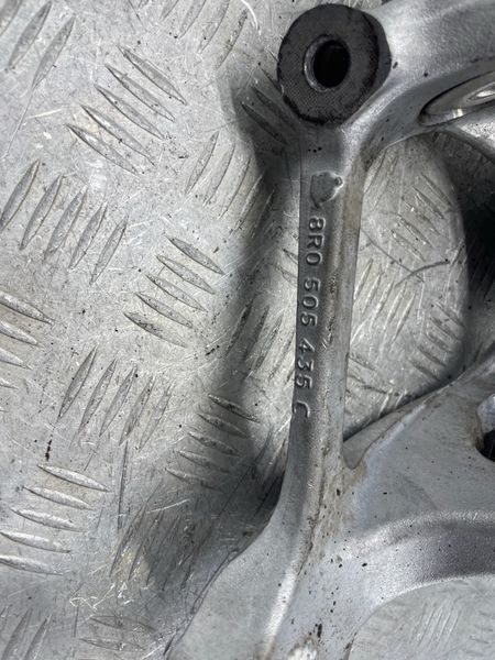 Поворотний кулак / цапфа 8R0505431F Audi A7