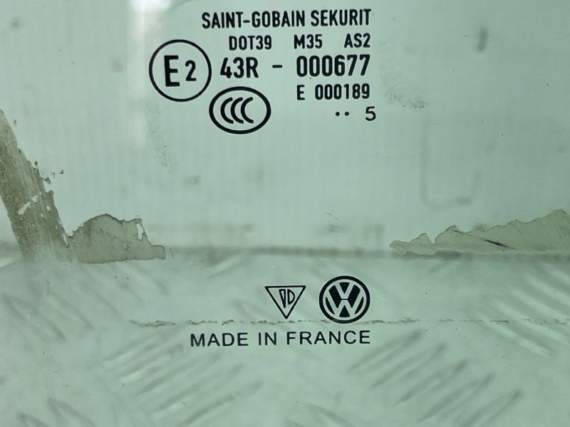 Стекло двери Volkswagen Touareg