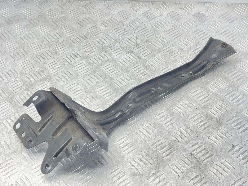 Кронштейн замка капота Volkswagen Touareg