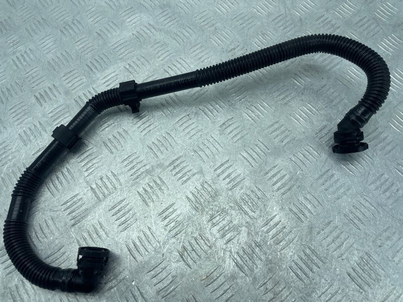 Трубка насоса вторинного повітря 4M0133817J Audi Q7