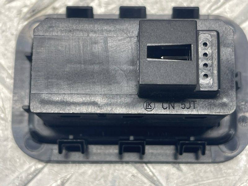 Кнопка закриття дверей багажника 4G0959831B5PR Audi A6