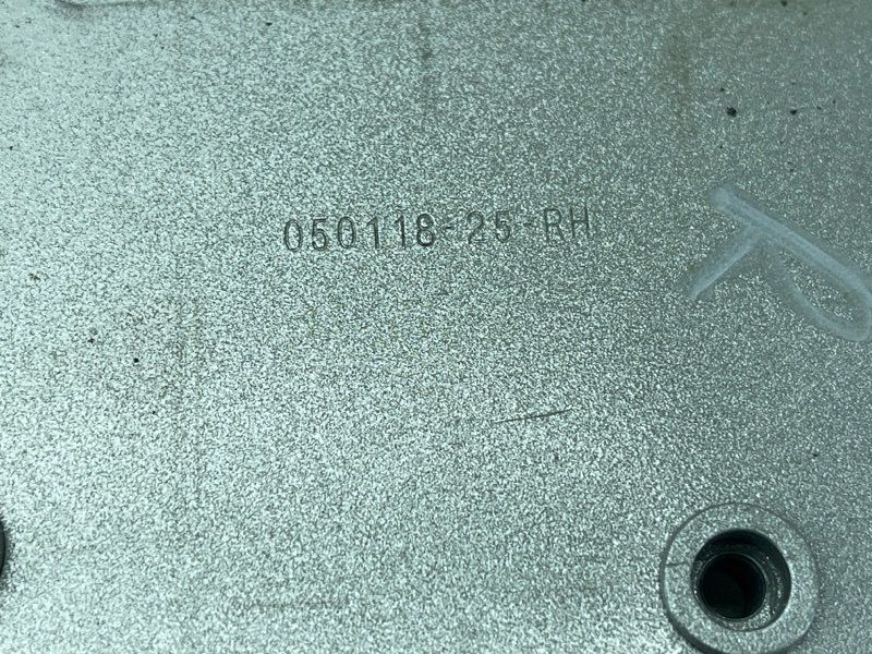 Кронштейн усилителя бампера 32377072 Volvo XC60