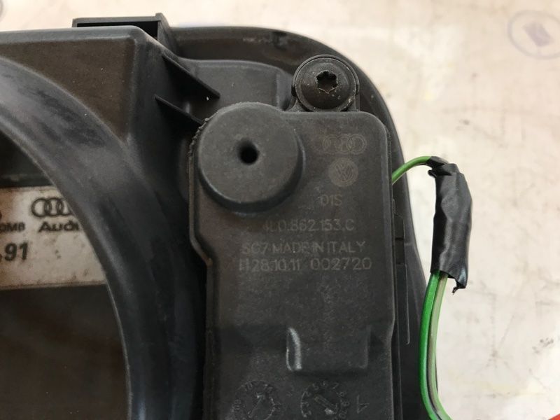 Корпус лючка кришки паливного бака в зборі 4L0809999A Audi Q7