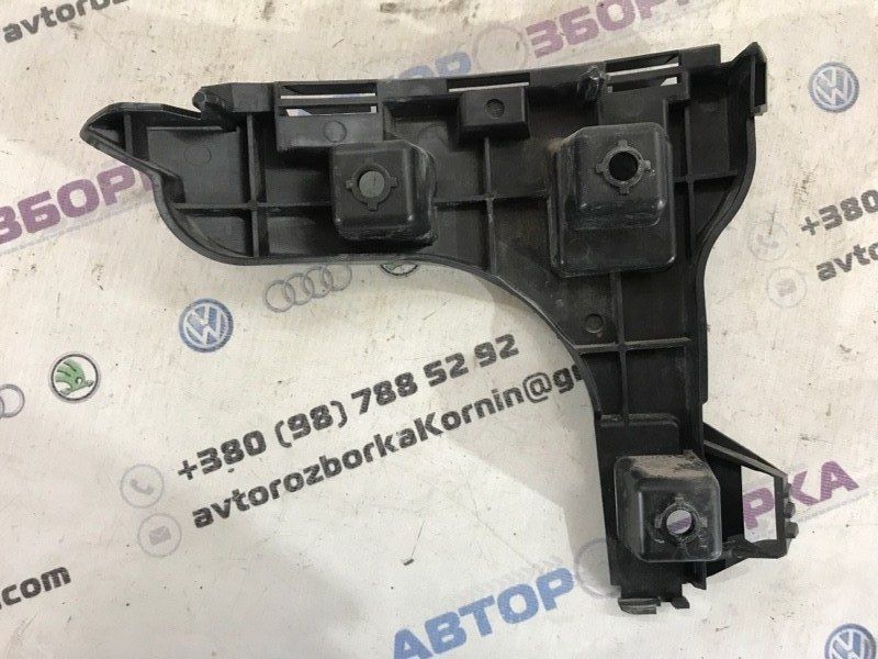 Кронштейн заднього бампера 30763440 Volvo XC60