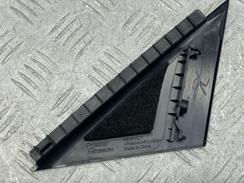 Кутовий молдинг дверей 31672588 Polestar 2