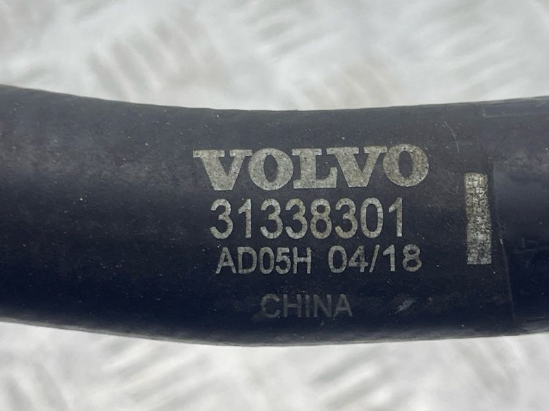 Шланг системи охолодження 31338301 Volvo XC60