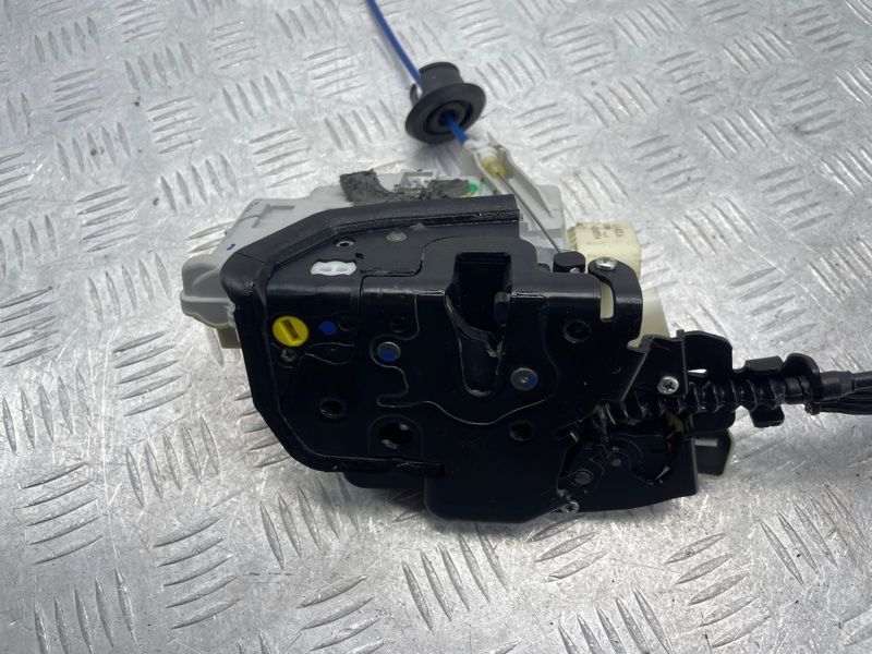Замок дверей 4H0839015D Audi A8