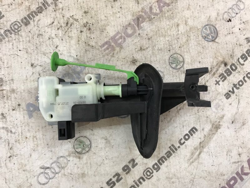 Замок лючка топливного бака 31299107 Volvo XC60