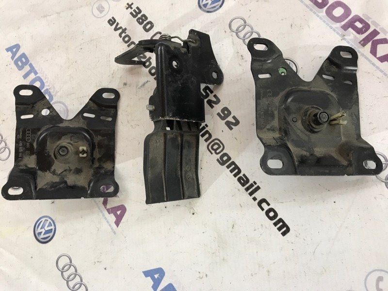 Скоба замка капоту 4H0823485C Audi A8