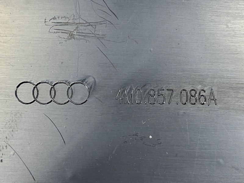 Накладка торпедо Audi Q7