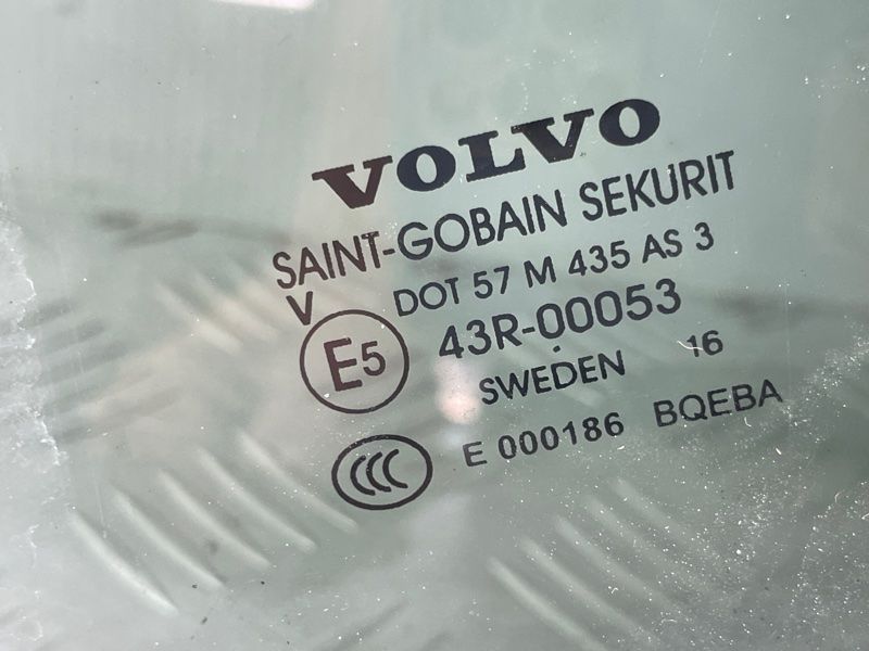 Скло дверей Volvo XC90