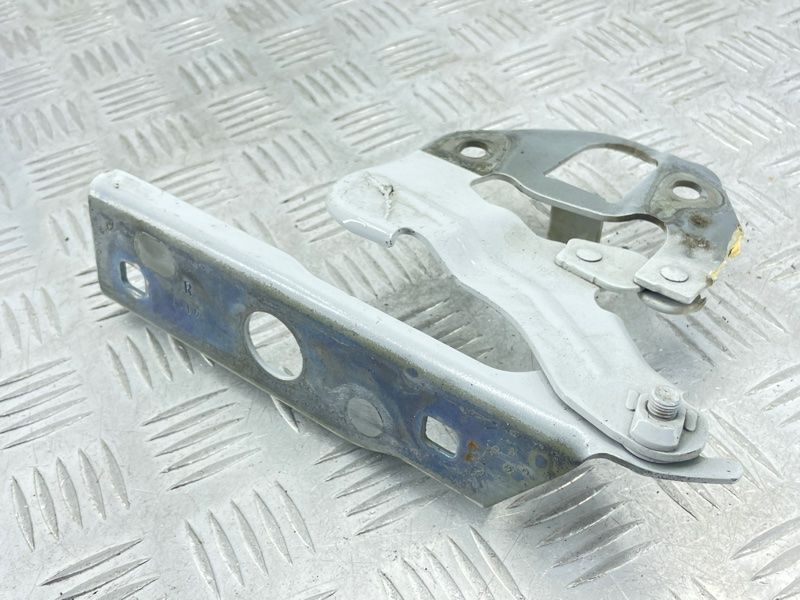 Петля капота 4M0823302 Audi Q7