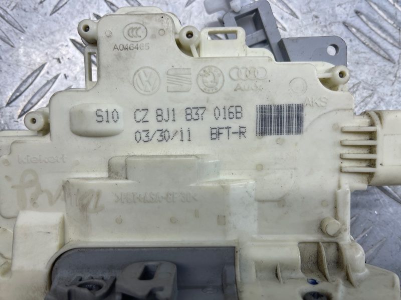 Замок дверей 8J1837016B Volkswagen Touareg