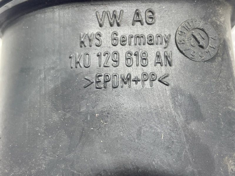 Патрубок повітряного фільтра 1K0129618AN Volkswagen CC