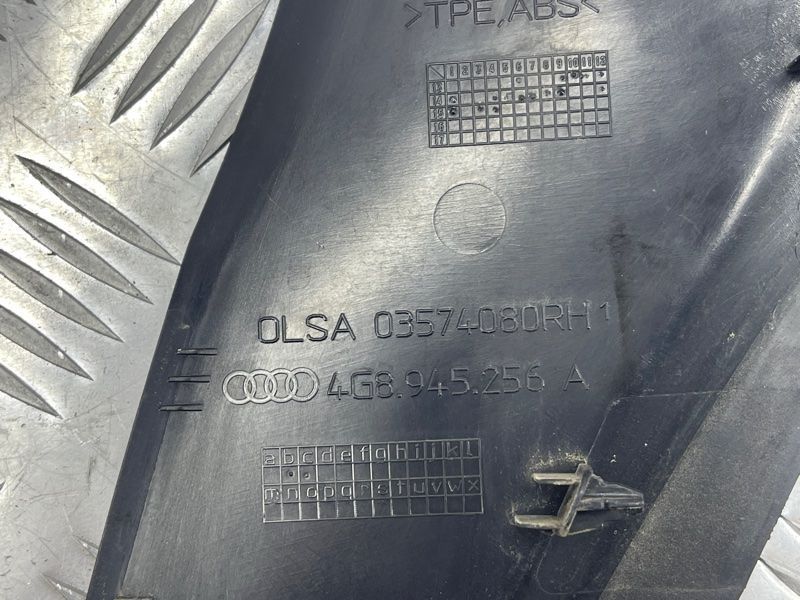 Накладка заднего фонаря 4G8945256A Audi A7